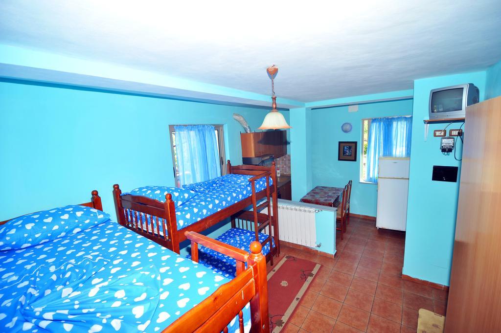 Pemaj Hostel Shkodra Szoba fotó